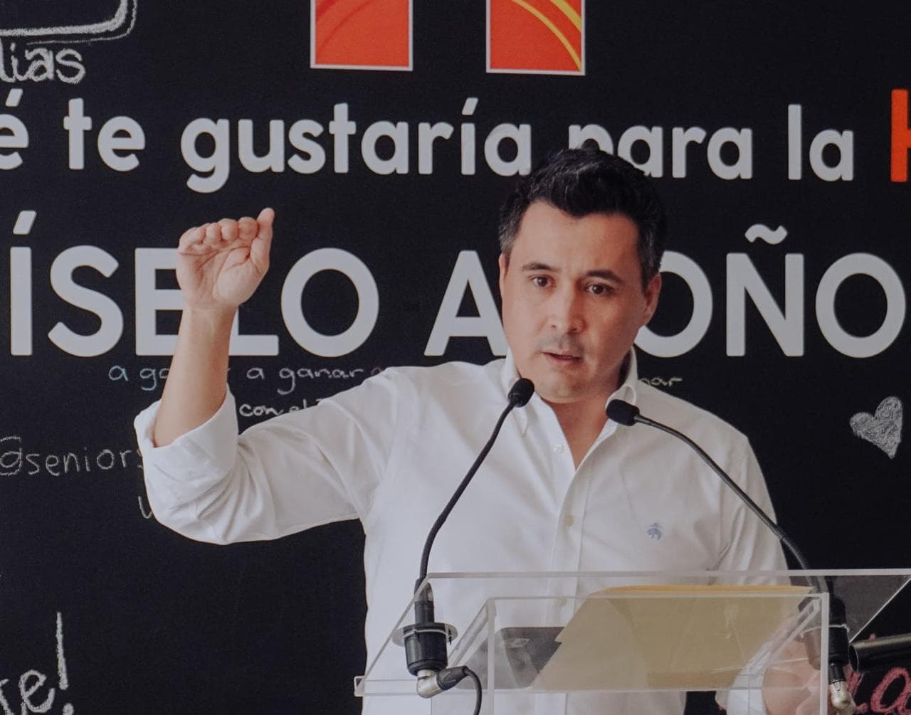 María Dolores del Río debe responder acusaciones de corrupción: Eduardo Urbina