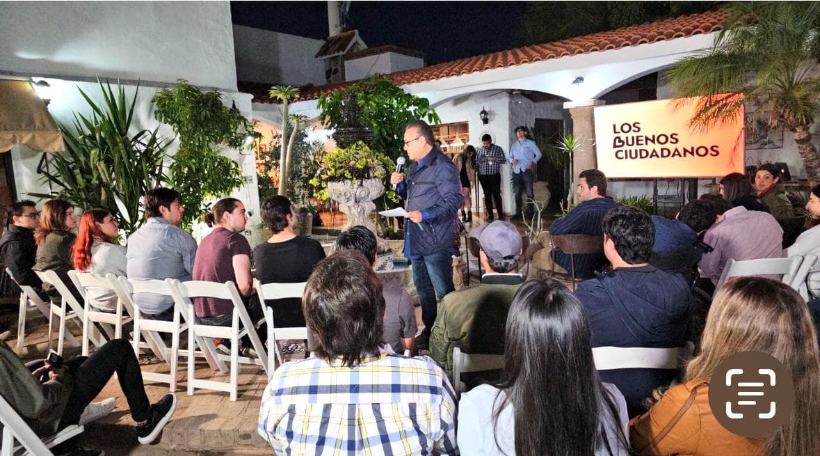 Diálogo de jóvenes con Beltrones; fue abierto y directo