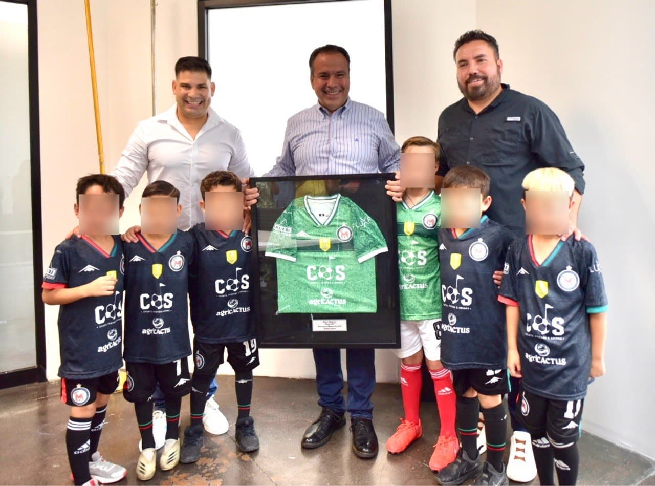 Conoce el alcalde Toño Astiazarán a subcampeones hermosillenses del Mundialito Futbol Base