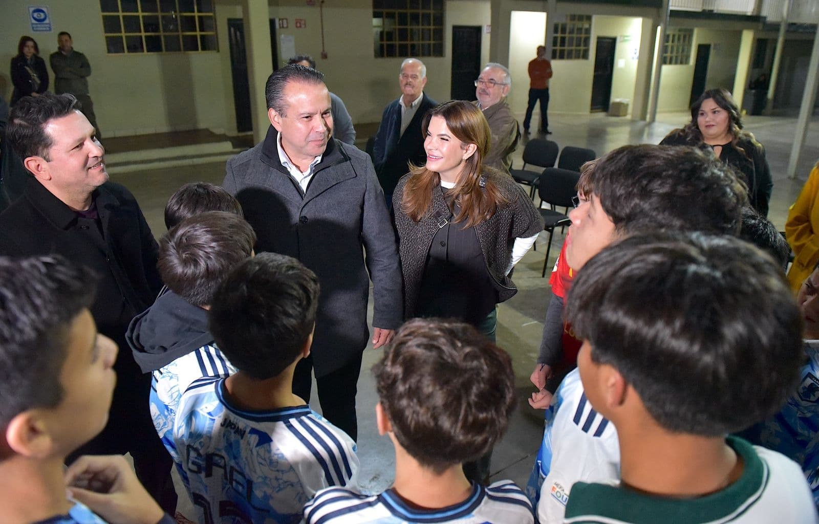 Constatan Toño Astiazarán y Patty Ruibal beneficios de energía solar en Fundación Presbítero Luis López Romo