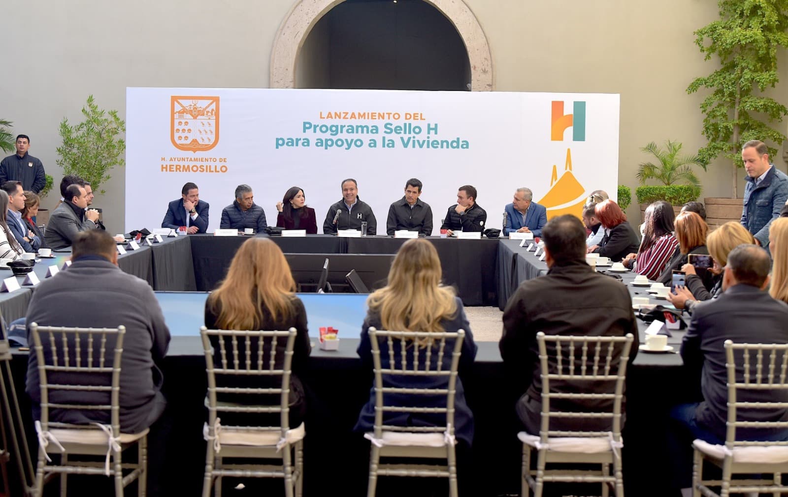 Toño Astiazarán lanza programa Sello H que impulsa la construcción de vivienda social sustentable