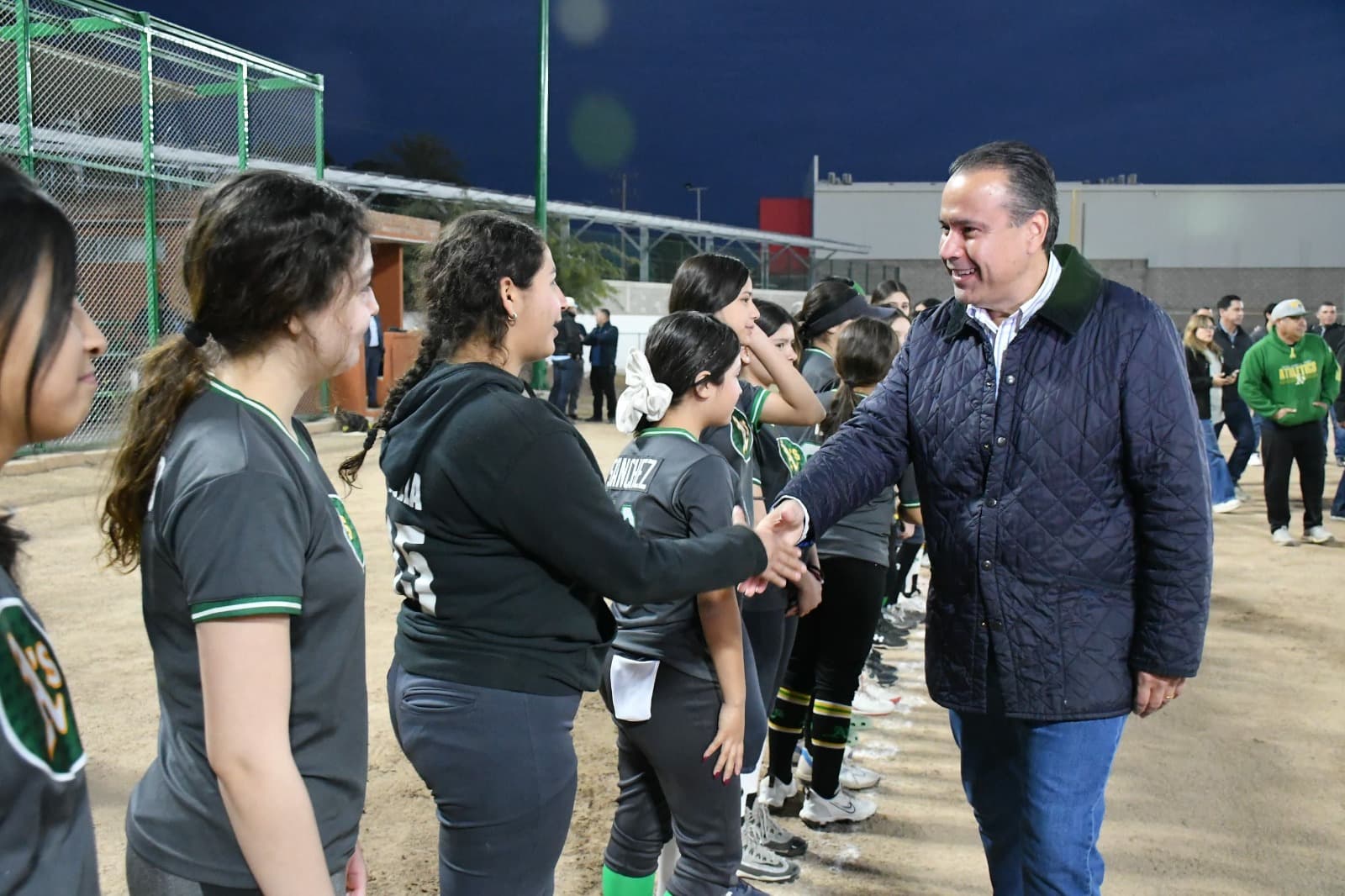 Alcalde Toño Astiazarán supervisa mejoras en el estadio de Softball Carlos Rendón