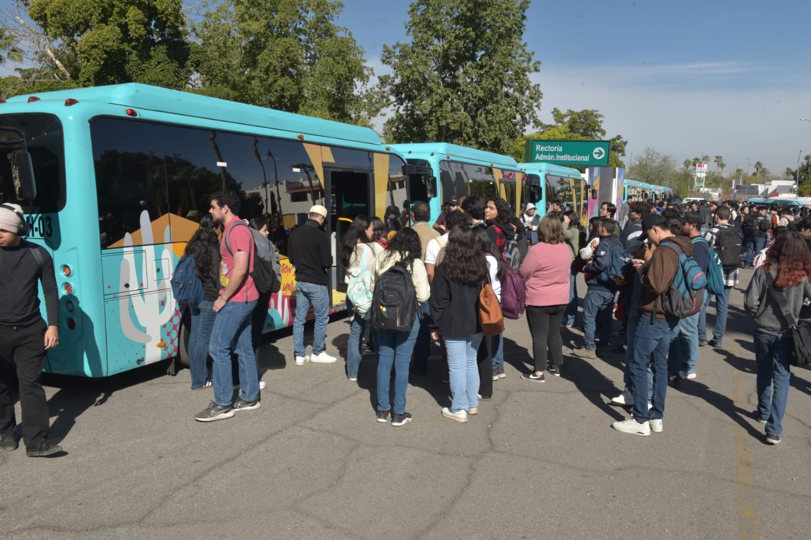 Inicia Toño Astiazarán H Bus gratuito para estudiantes universitarios