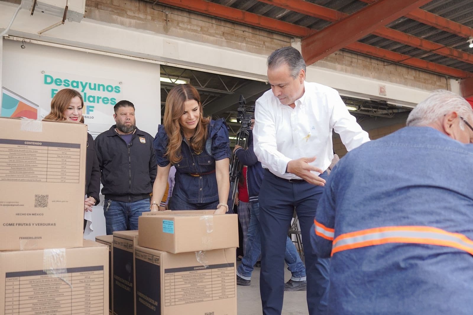 Toño Astiazarán y Patty Ruibal dan banderazo a desayunos del Programa Alimentario 2025