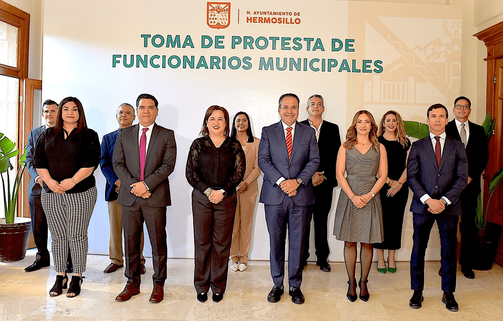 Toma protesta alcalde Antonio Astiazarán a servidores públicos en nuevas áreas municipales
