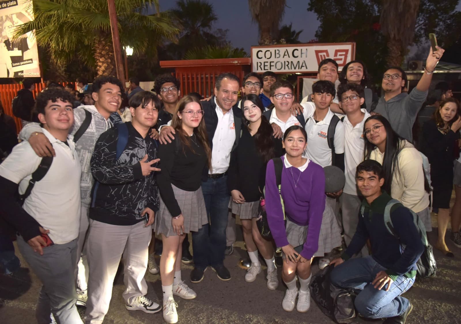 Toño Astiazarán brinda seguridad a estudiantes de Cobach Reforma con nuevo tramo de Camina Segura