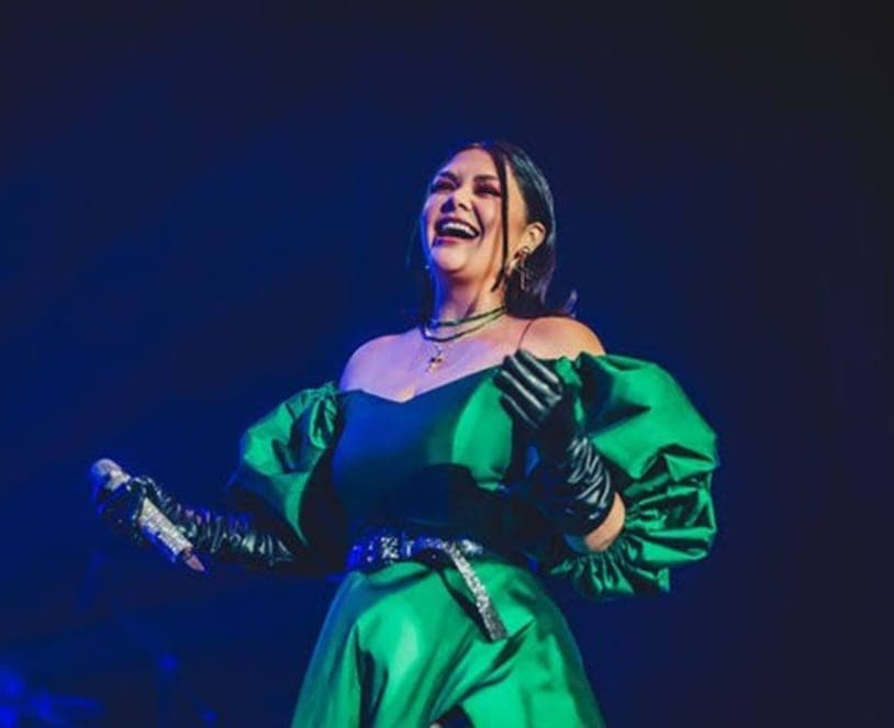 Yuridia abarrota la plaza de toros México
