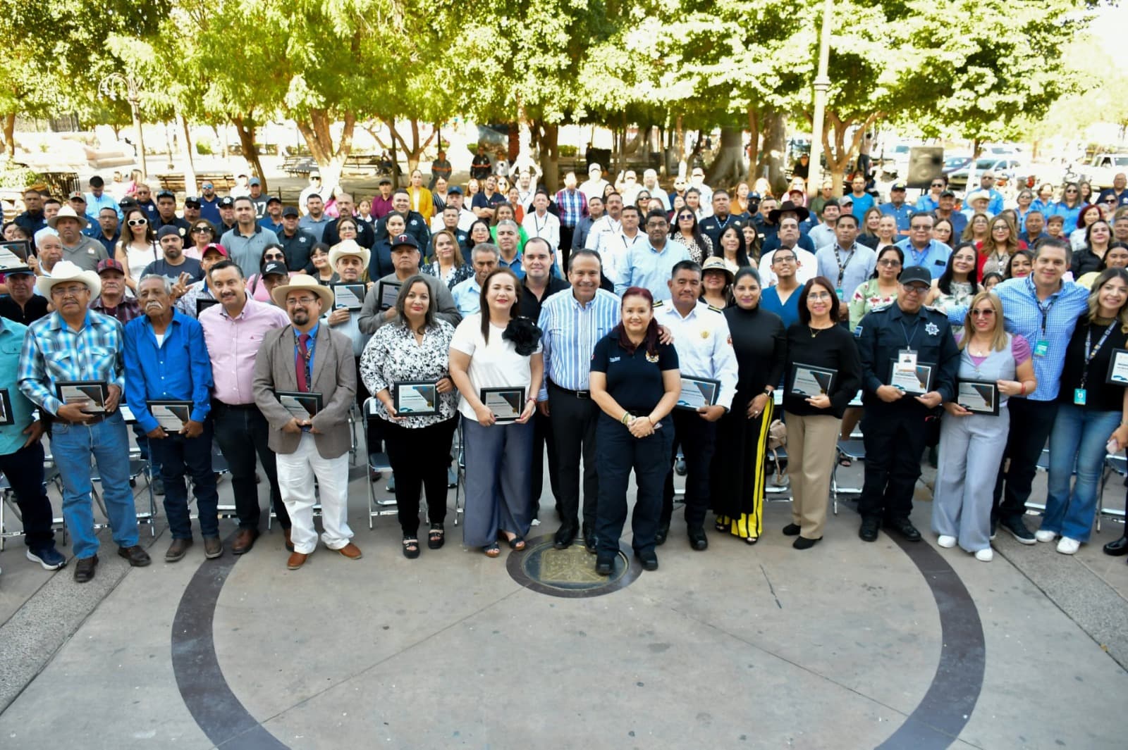 ​Reconoce Toño Astiazarán la trayectoria de 168 servidoras y servidores públicos municipales