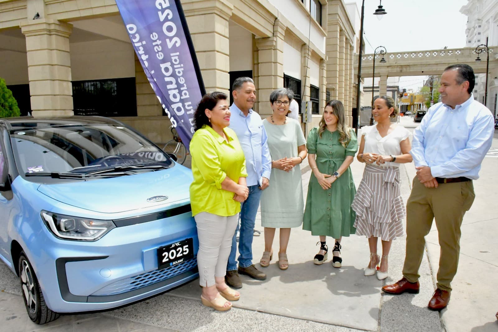 Alcalde Antonio Astiazarán entrega vehículo eléctrico a ganador del sorteo “En la H Cumpliendo ganas”