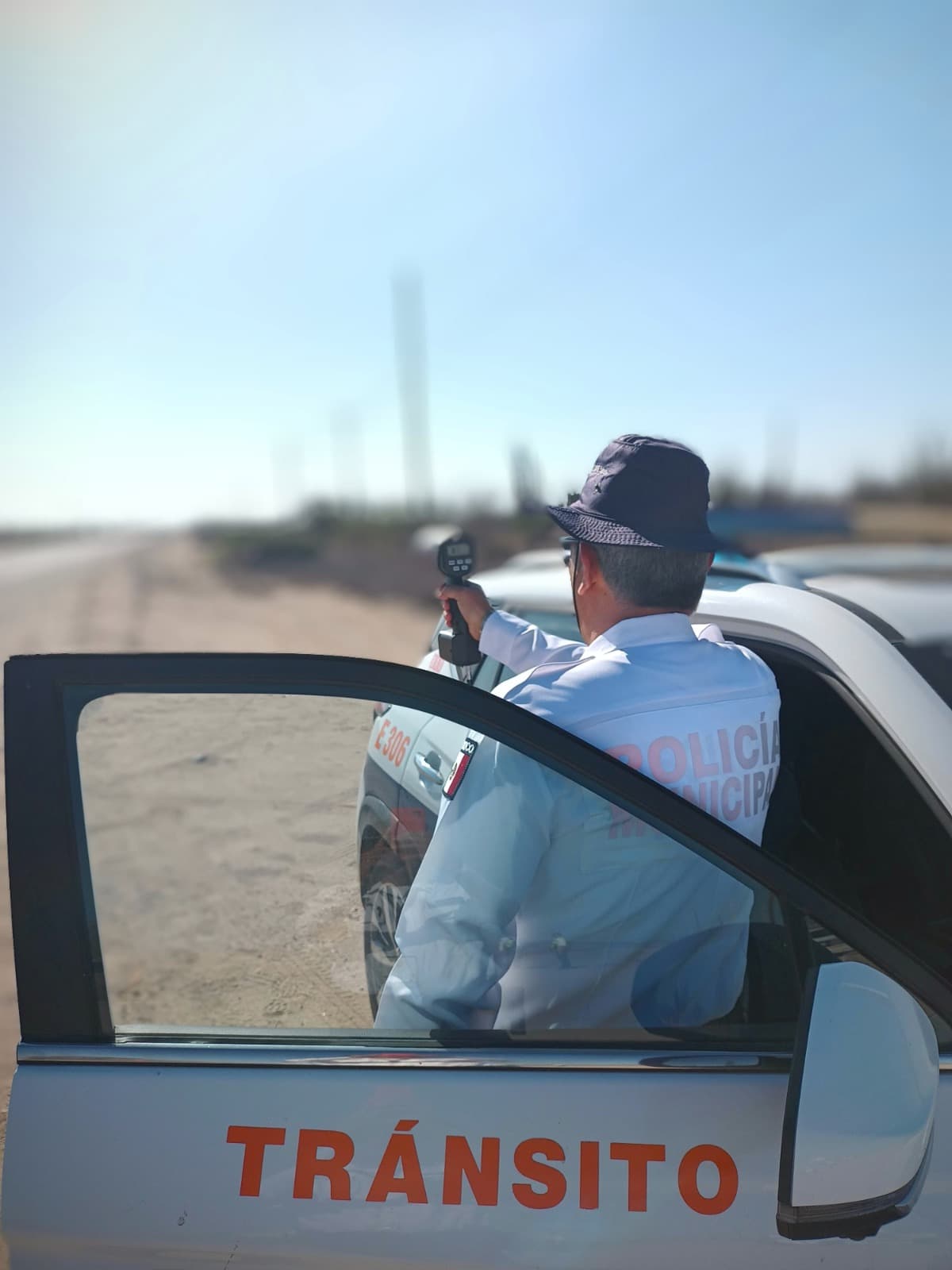 Policía de Tránsito vigila por aire y tierra tramo carretero Hermosillo a Bahía de Kino
