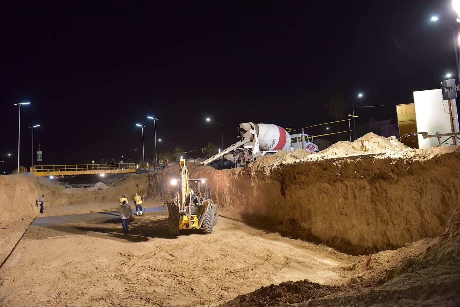 Alcalde Antonio Astiazarán cumple con obra de puente peatonal y vehicular en Puerta del Rey