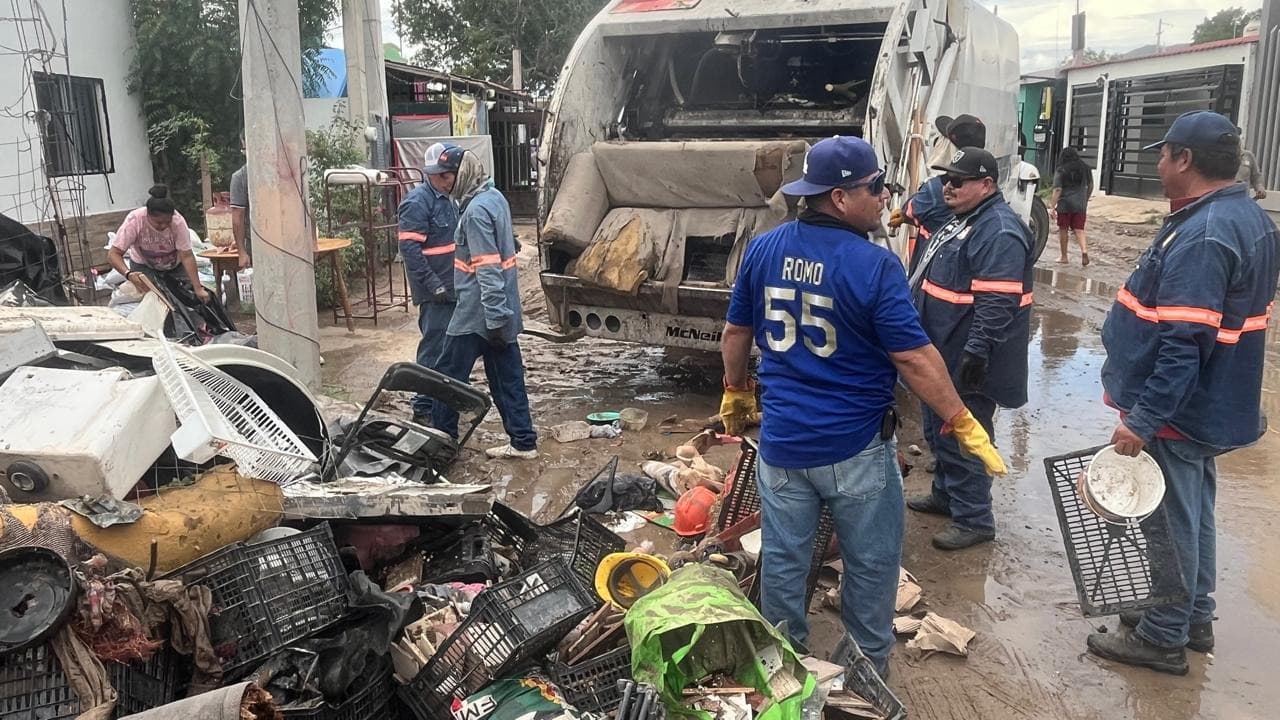 Gobierno Municipal atiende a familias de la colonia La Caridad afectadas por lluvias, a quienes se les recomendó evacuar la zona