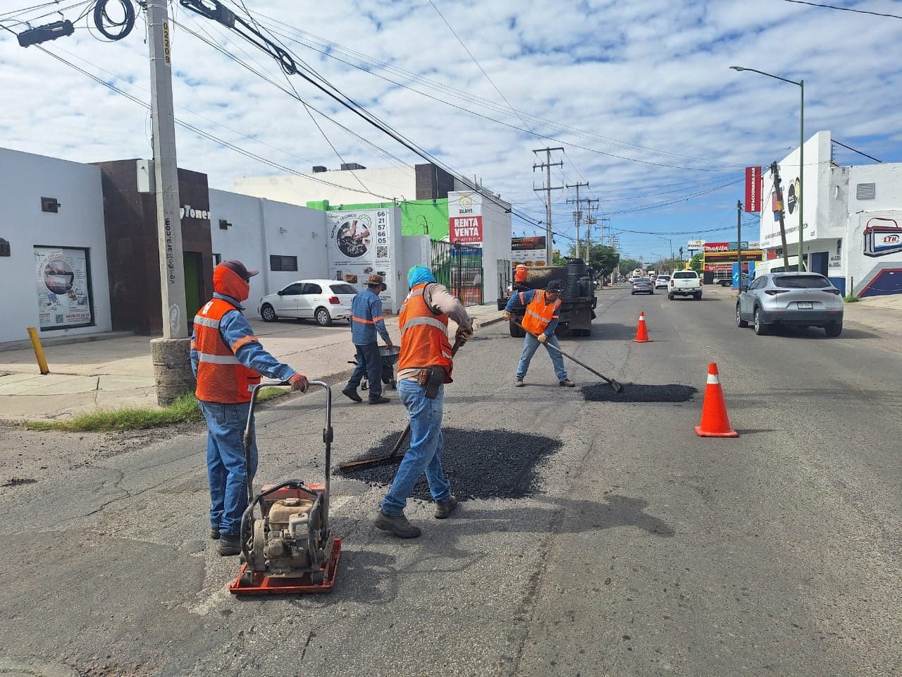Continúa Ayuntamiento de Hermosillo jornadas de bacheo de día y noche