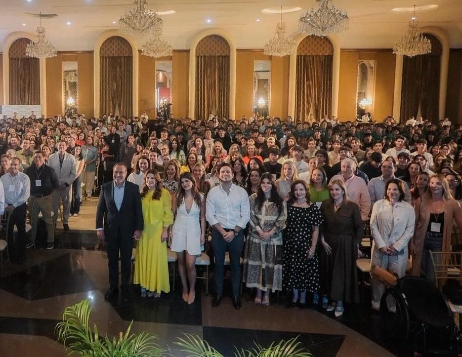 Con lleno total en asistencia, Toño Astiazarán y Patricia Ruibal inauguran el Tercer Congreso de la Familia