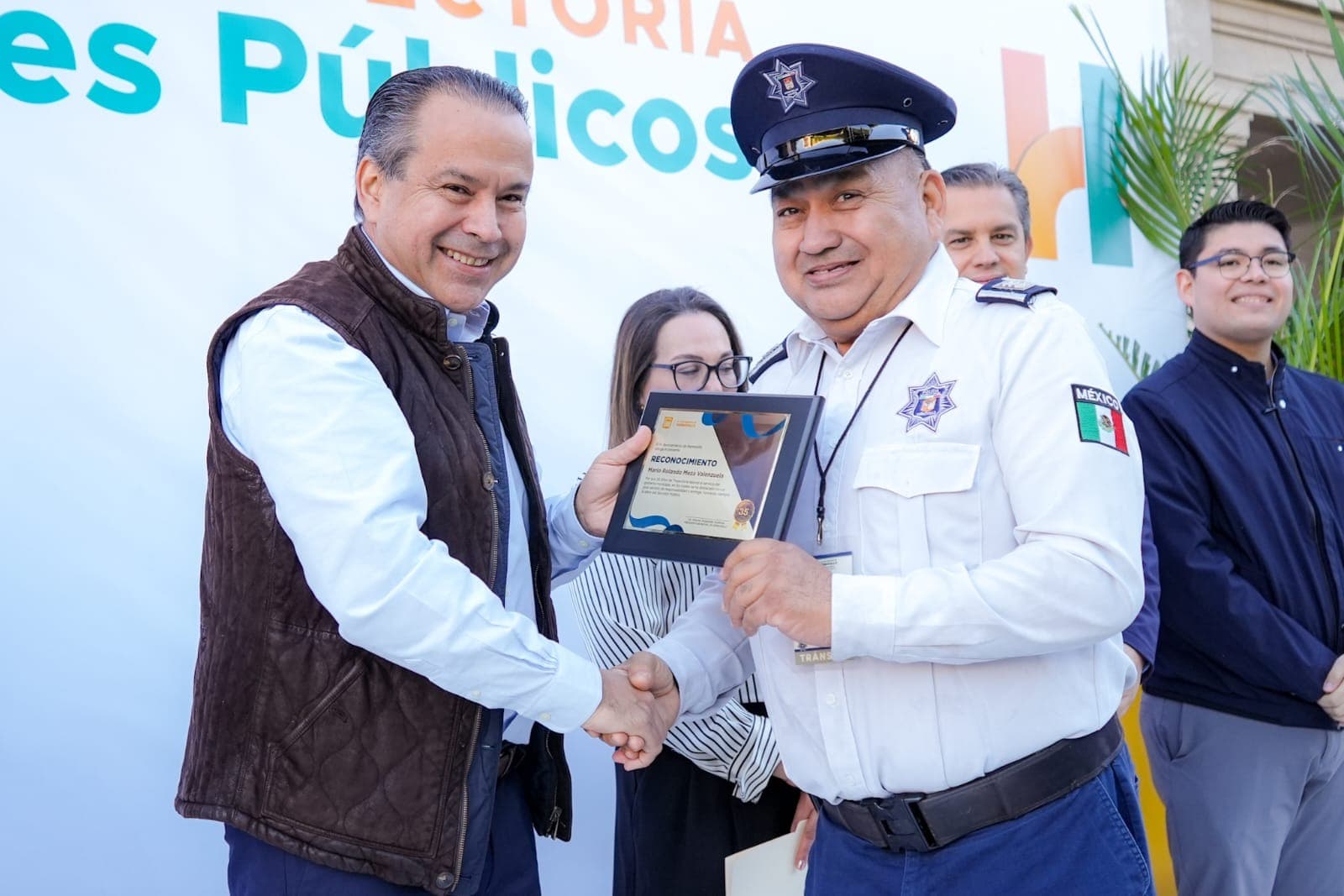 Alcalde Toño Astiazarán reconoce la trayectoria de servidoras y servidores públicos municipales