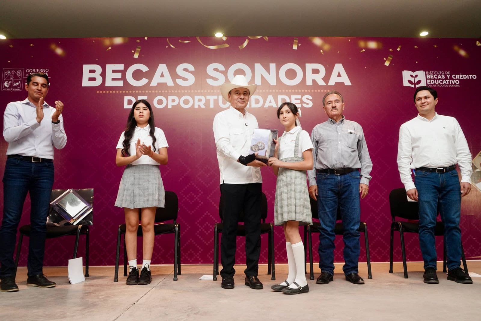 Más de medio millón de estudiantes recibirán una beca en Sonora: gobernador Alfonso Durazo