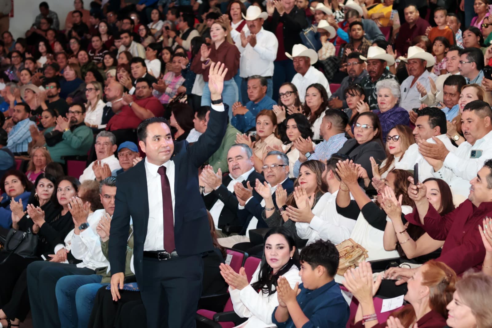 Gran convocatoria y unidad en el informe de resultados del senador Heriberto Aguilar