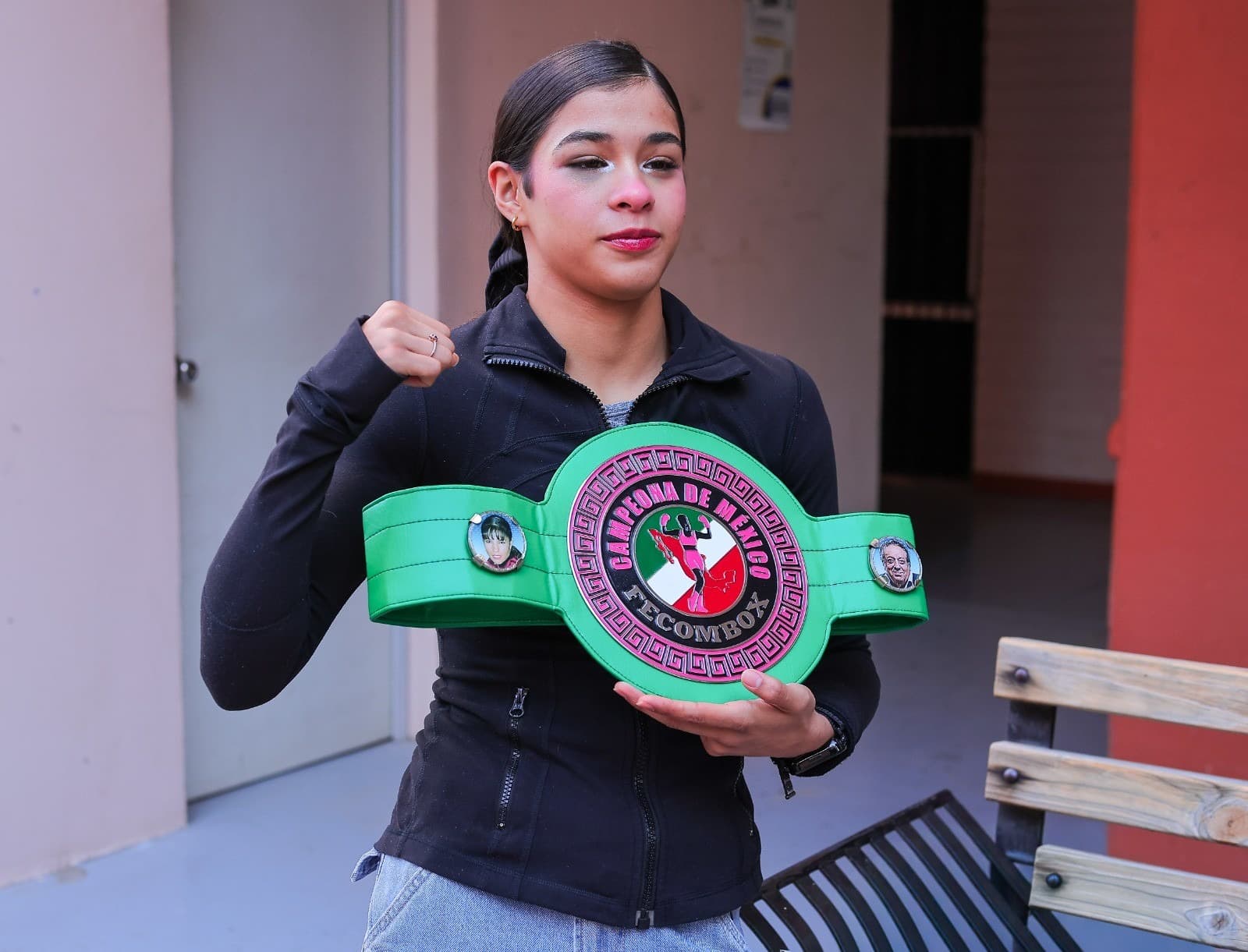 Estudiante de Unison obtiene cinturón Supermosca de la WBC