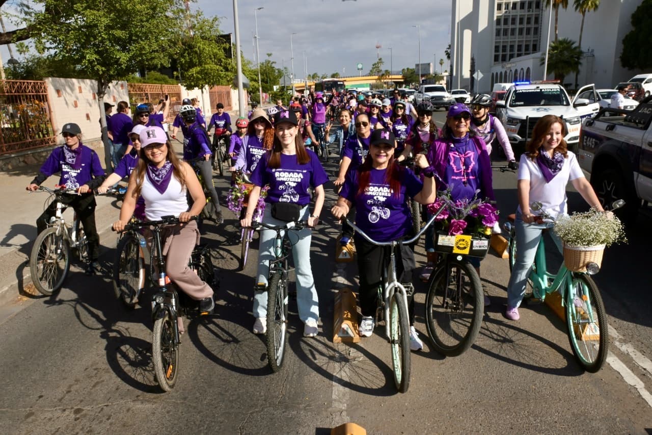 Decenas de mujeres se suman a la "Rodada por las Mujeres" en el marco del Día de la Mujer