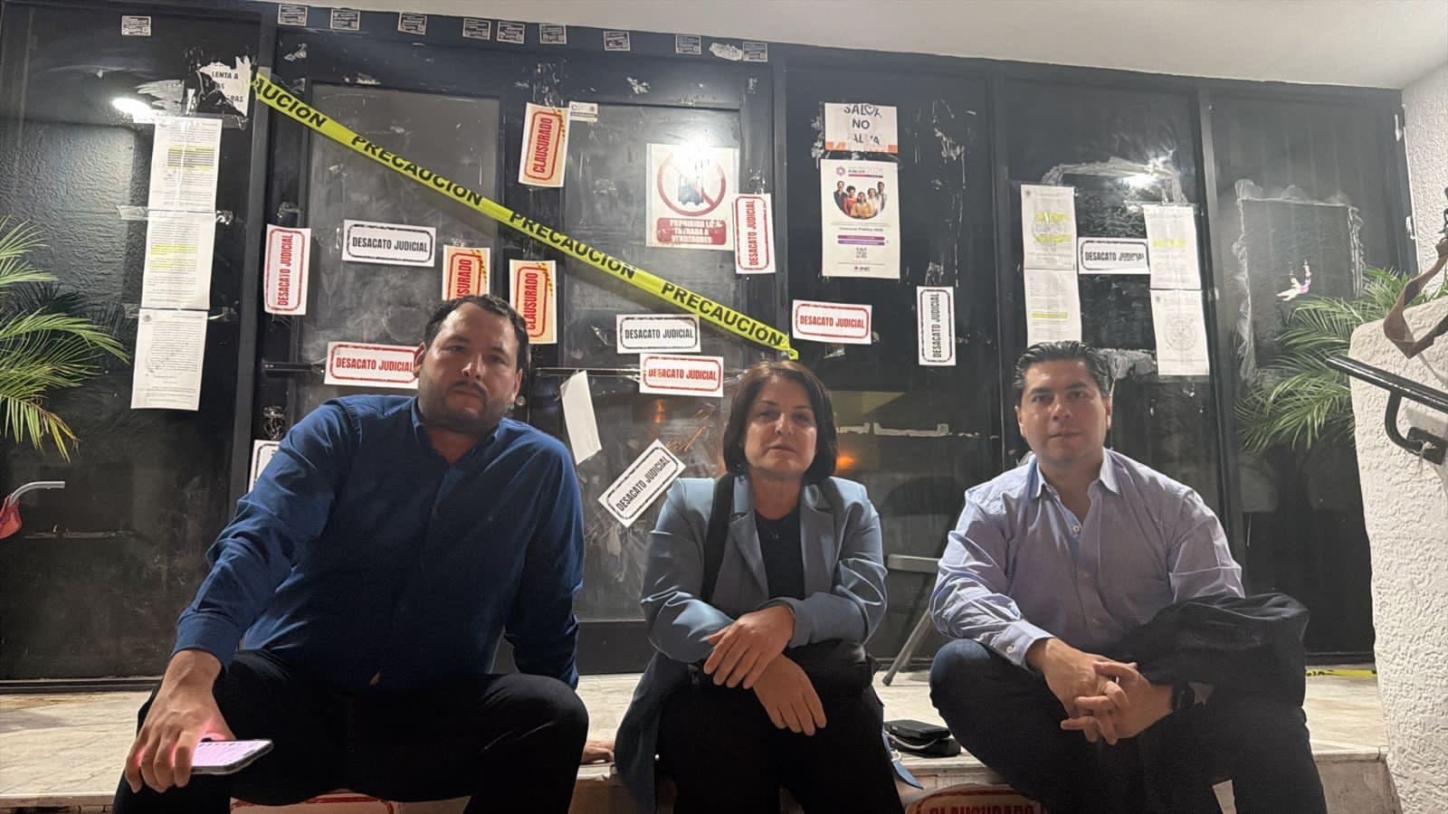Morena y aliados dejan fuera de sesión a diputados de MC y PRI; cerraron con cadenas edificio legislativo