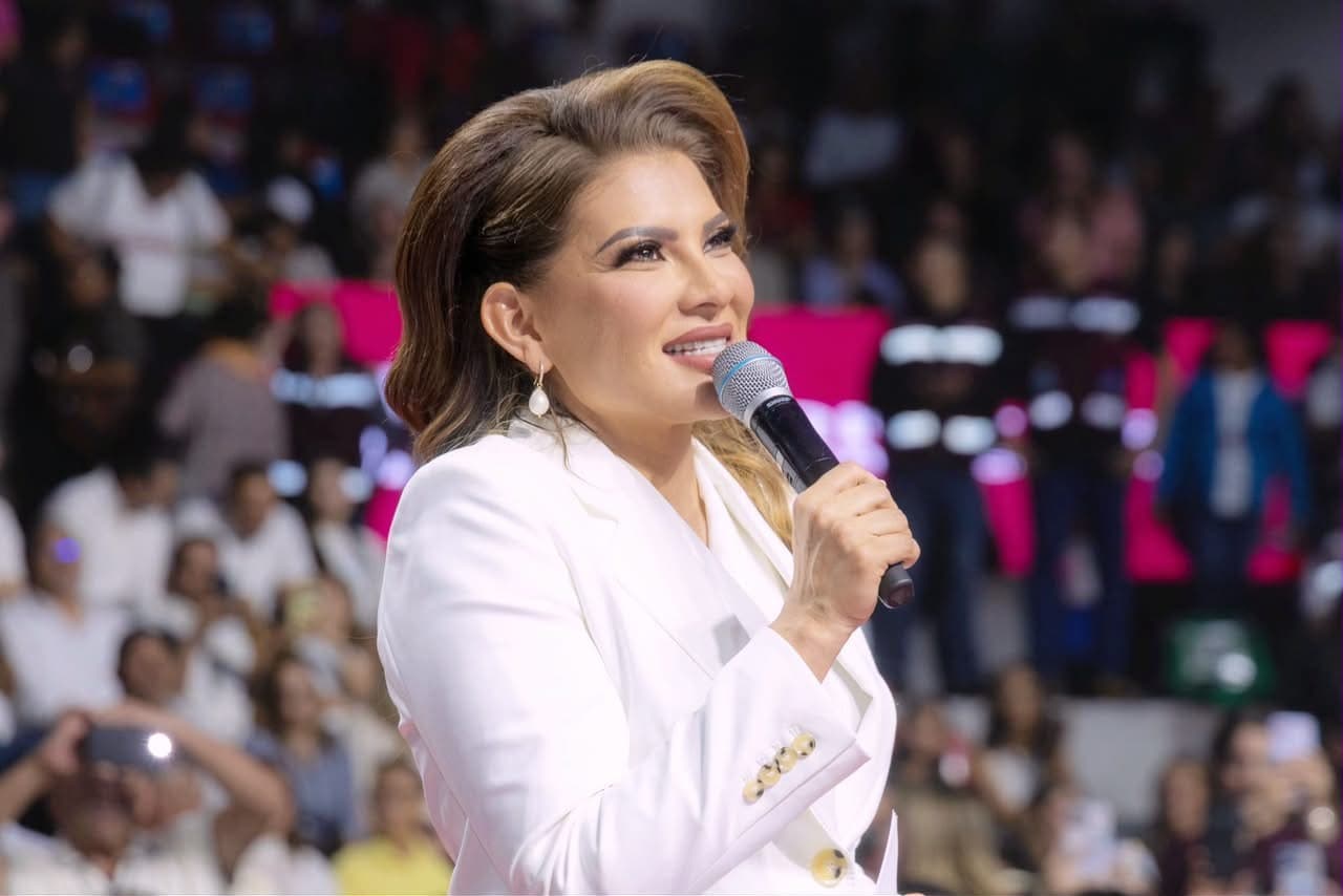 Lorenia Valles también va…