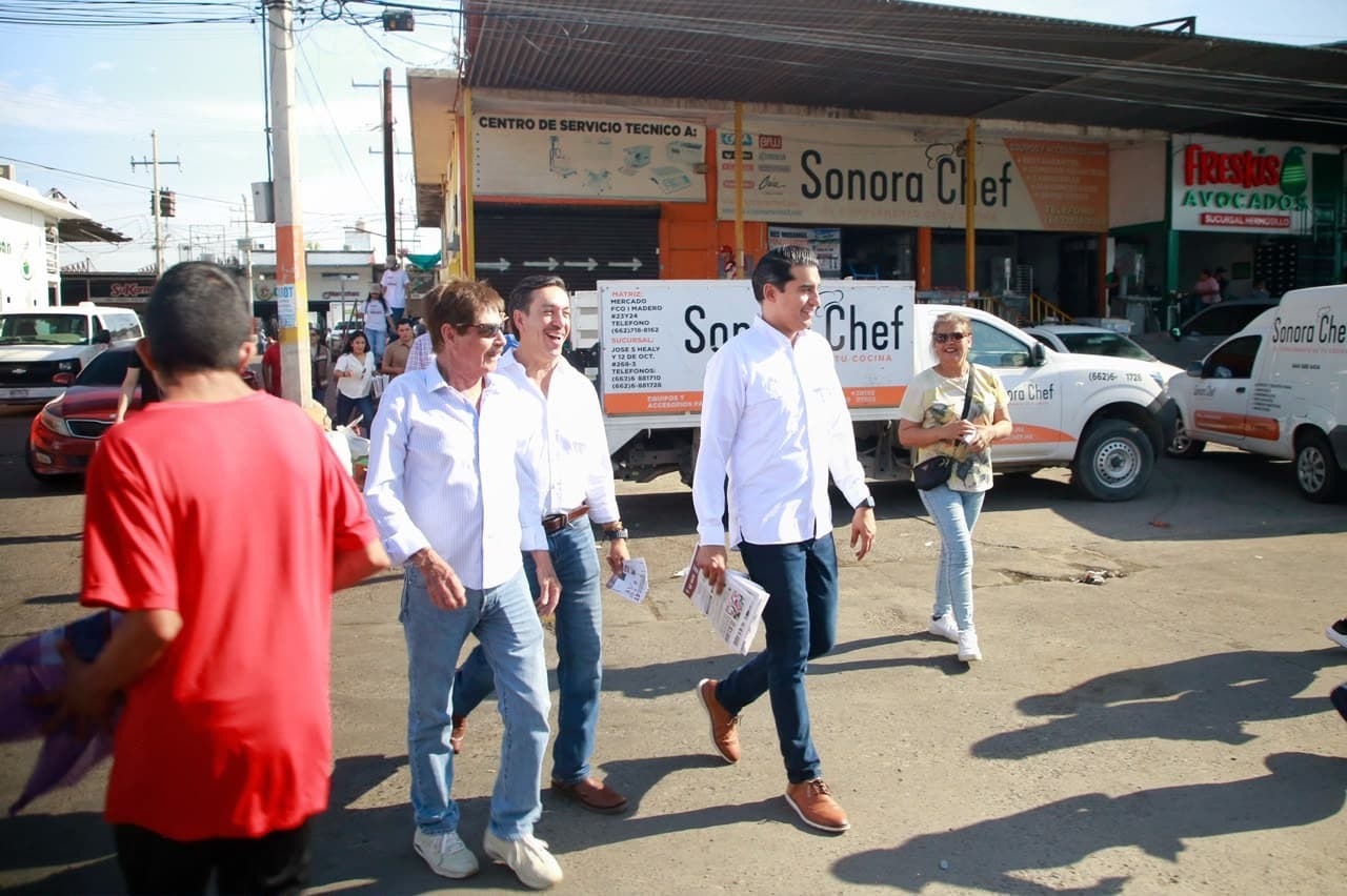 Froylán Gámez visita a comerciantes y vecinos de la Álvaro Obregón y Ladrilleras; le plantean prioridades para la ciudad