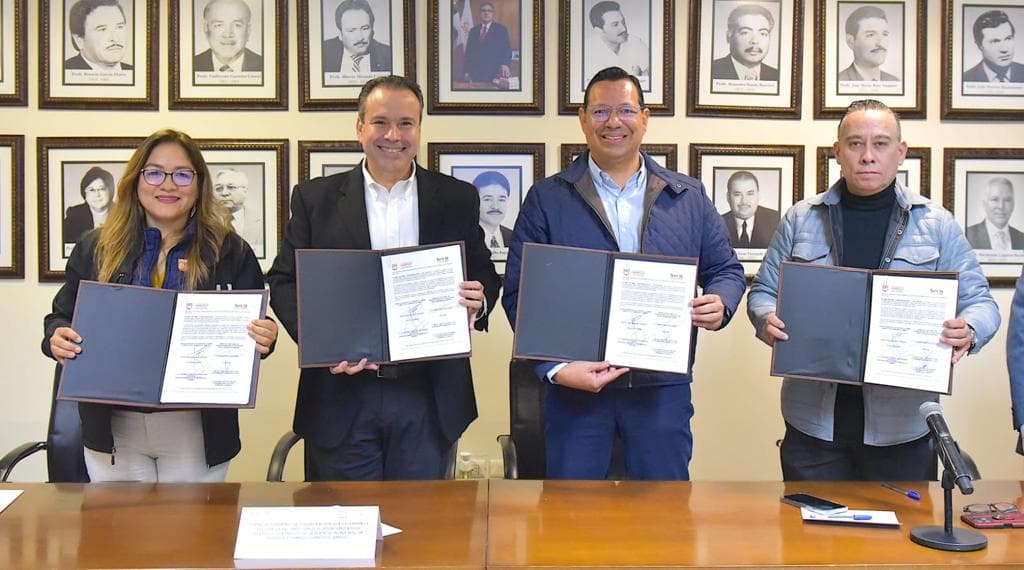 Alcalde Toño Astiazarán lleva programa Hogar Solar a trabajadores del SNTE