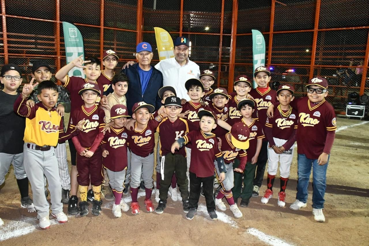 Alcalde Toño Astiazarán inaugura el tercer campo de béisbol en El Cárcamo