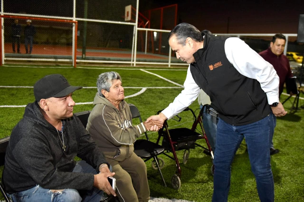 Alcalde Toño Astiazarán entrega rehabilitación de parque en Costa del Sol