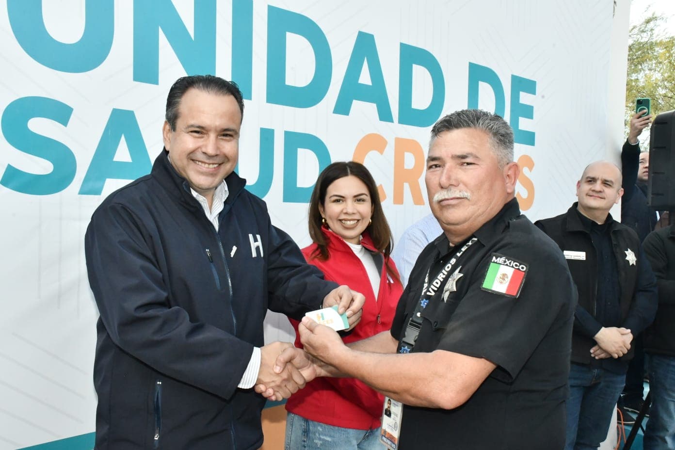 Una clínica para policías y bomberos y sus hijos en el poblado Miguel Alemán, inaugura el alcalde Toño Astiazarán