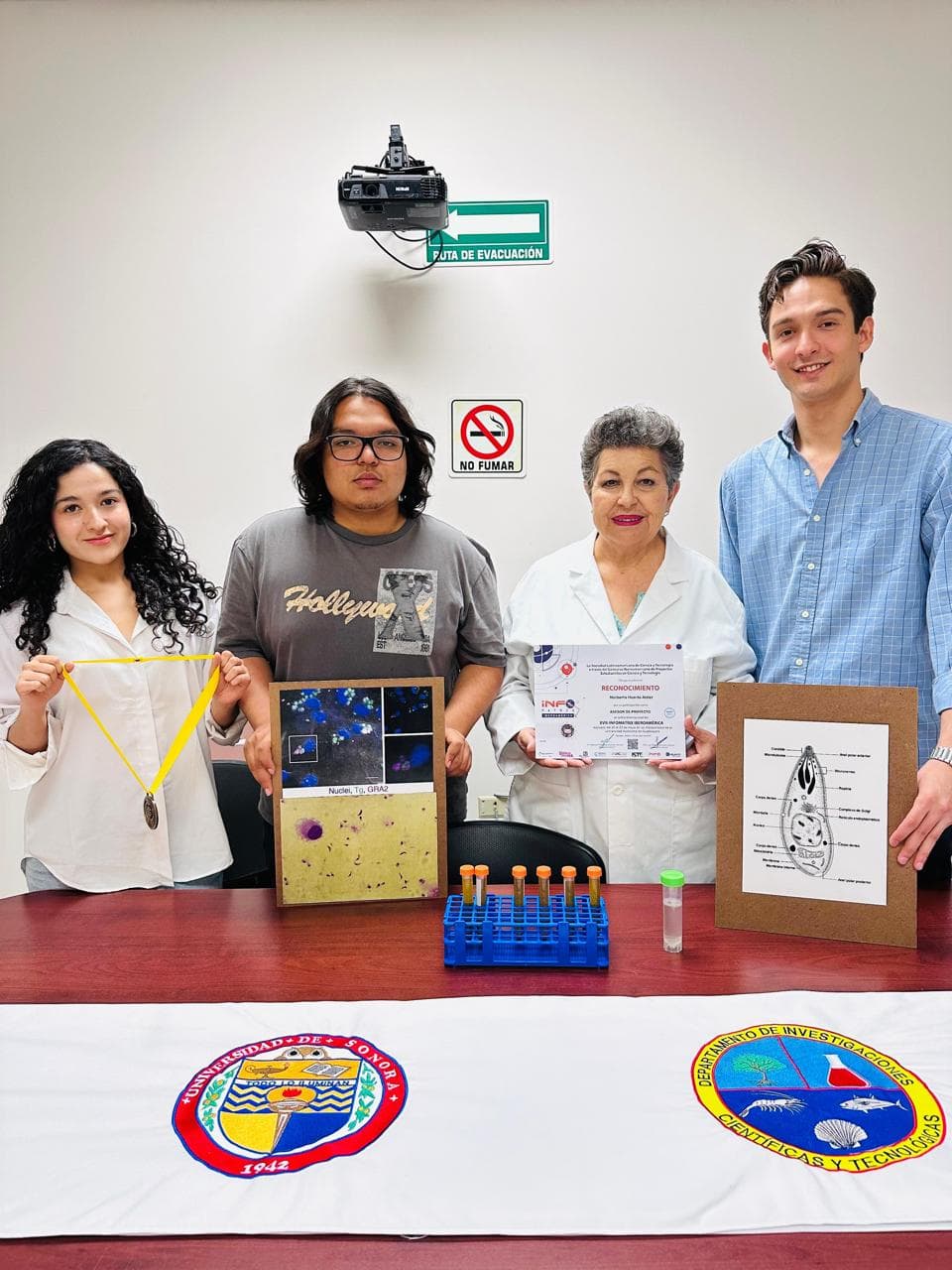 Alumnos de Unison ganan oro en certamen iberoamericano con trabajo sobre vacuna contra esquizofrenia