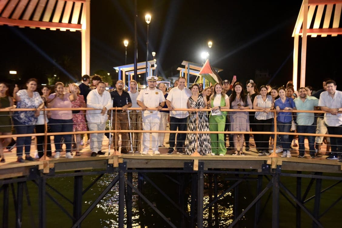 Alcalde Toño Astiazarán entrega nuevo muelle de Bahía de Kino