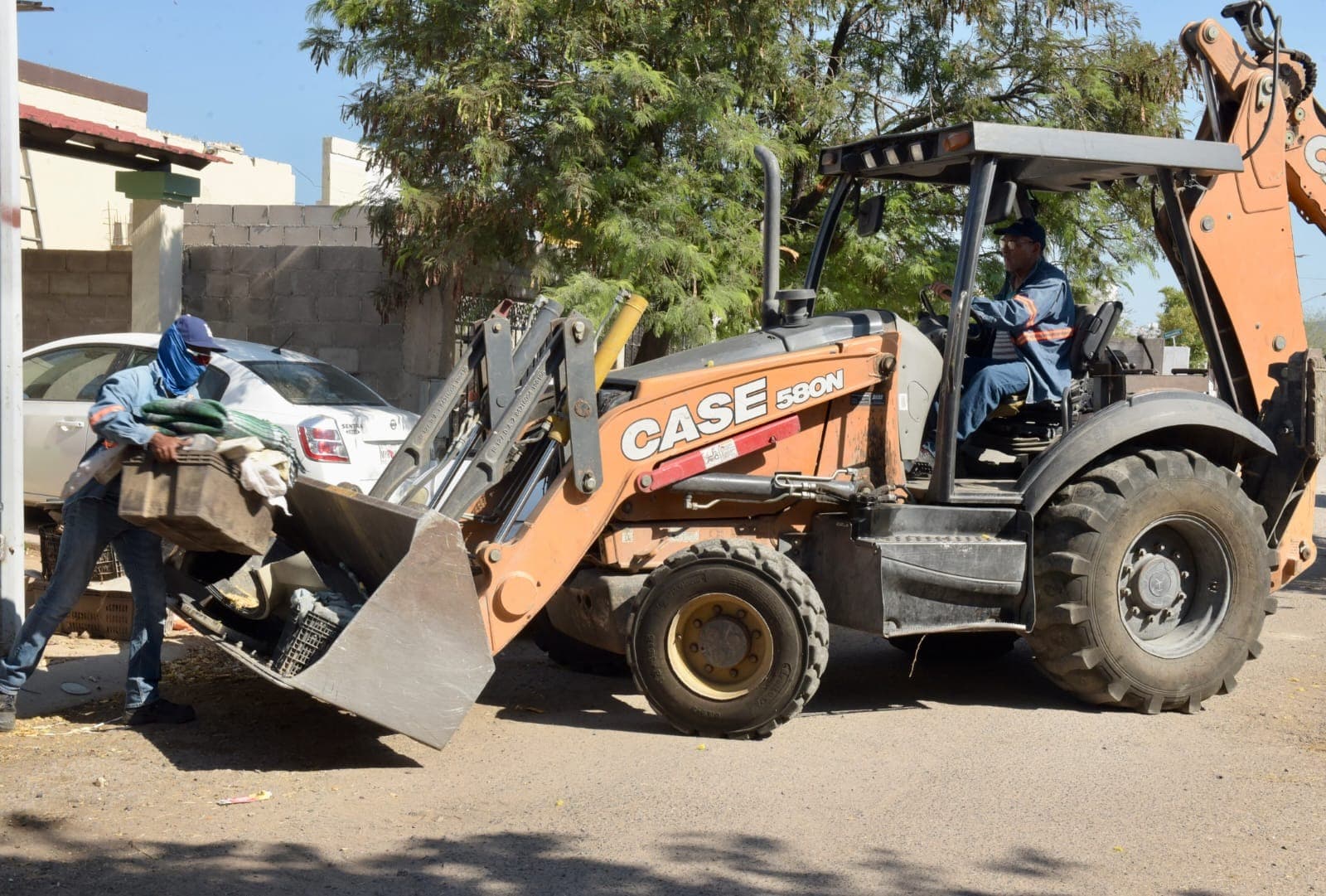 Lleva Ayuntamiento de Hermosillo jornada de descacharre a Romanza Residencial