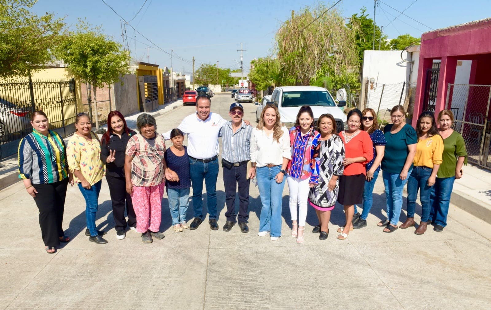 Alcalde Toño Astiazarán entrega rehabilitación de calle con concreto hidráulico en la Jacinto López
