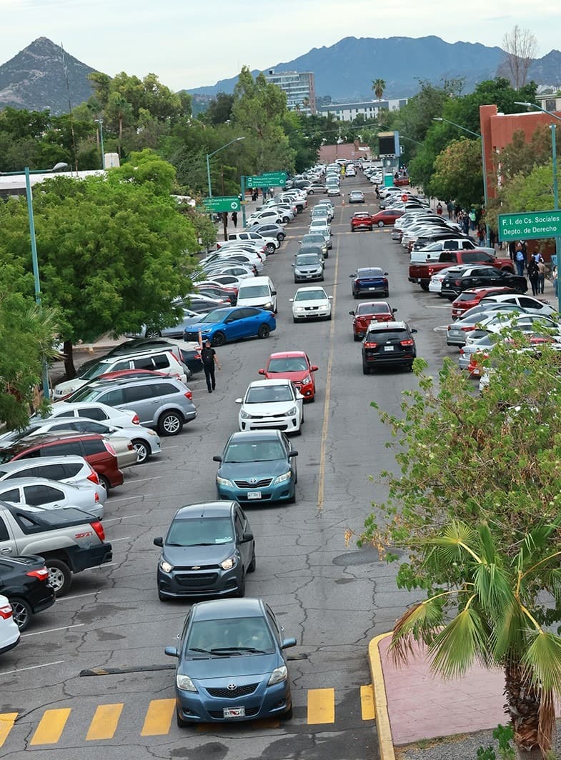 Transcurre con fluidez el tránsito vehicular dentro de la Unison