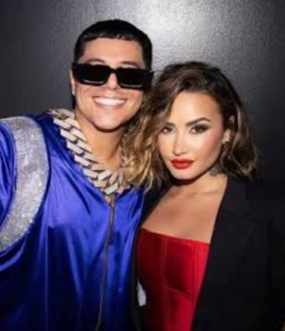 Demi Lovato y Grupo Firme cantan juntos