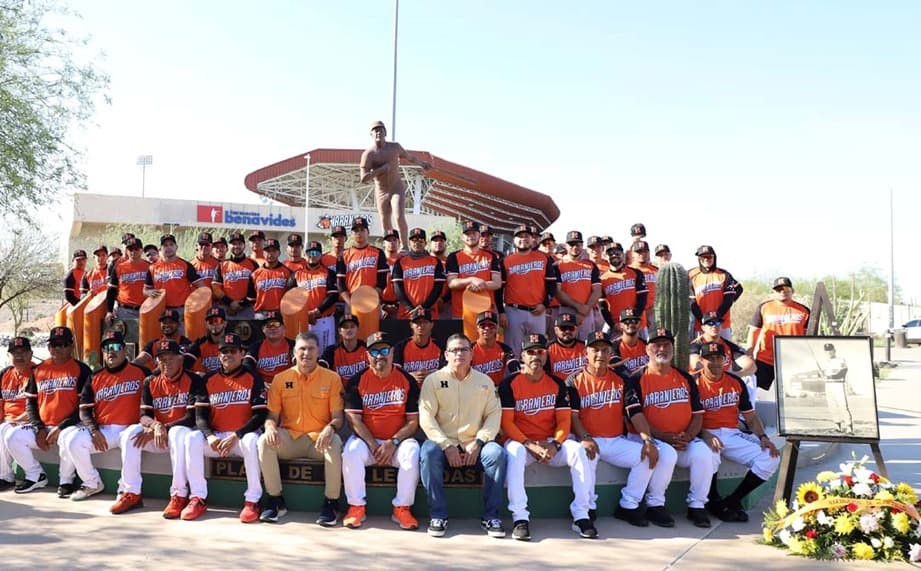 Honran a Héctor Espino en su XXVII aniversario luctuoso