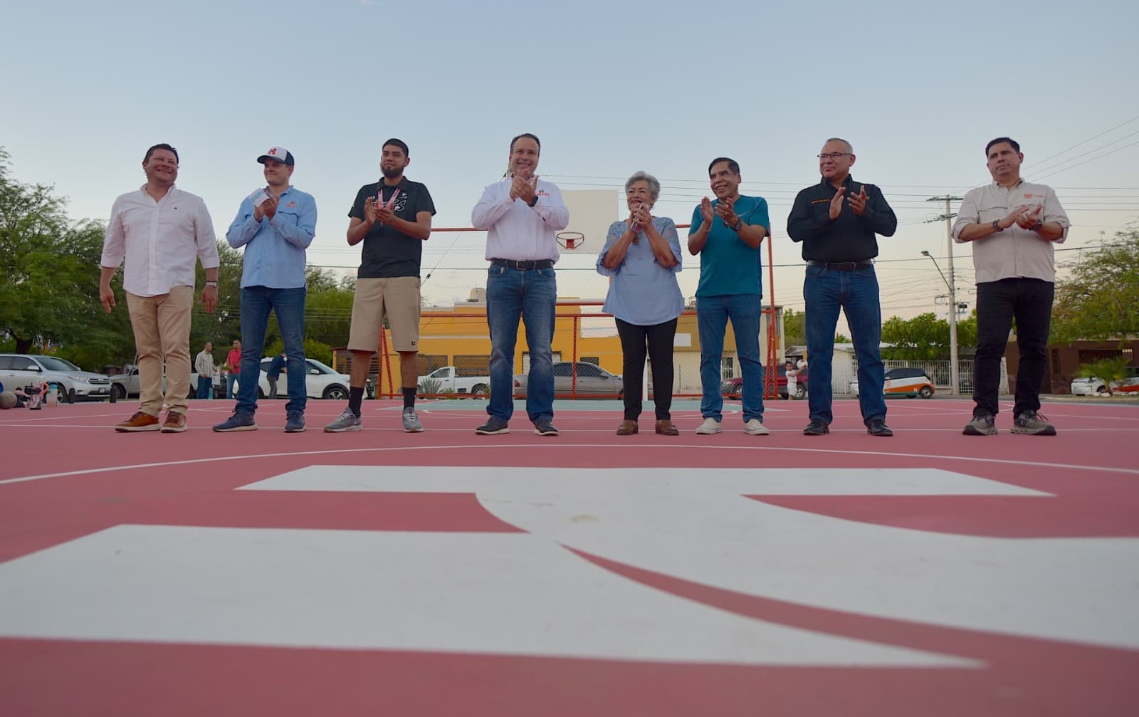 Alcalde Toño Astiazarán entrega rehabilitación de cancha en colonia FOVISSSTE