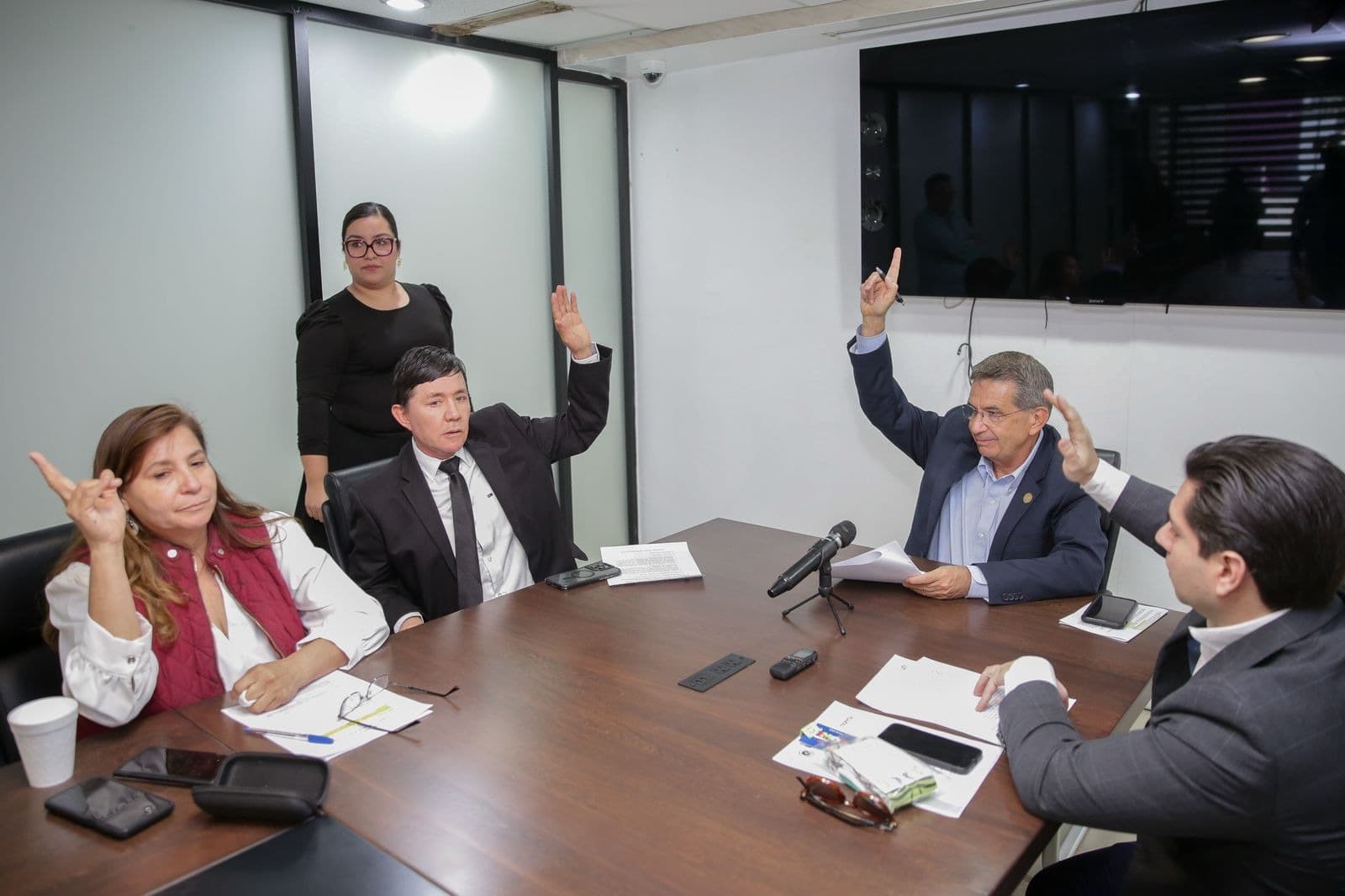 Aprueban iniciativa para profesionalizar la administración municipal