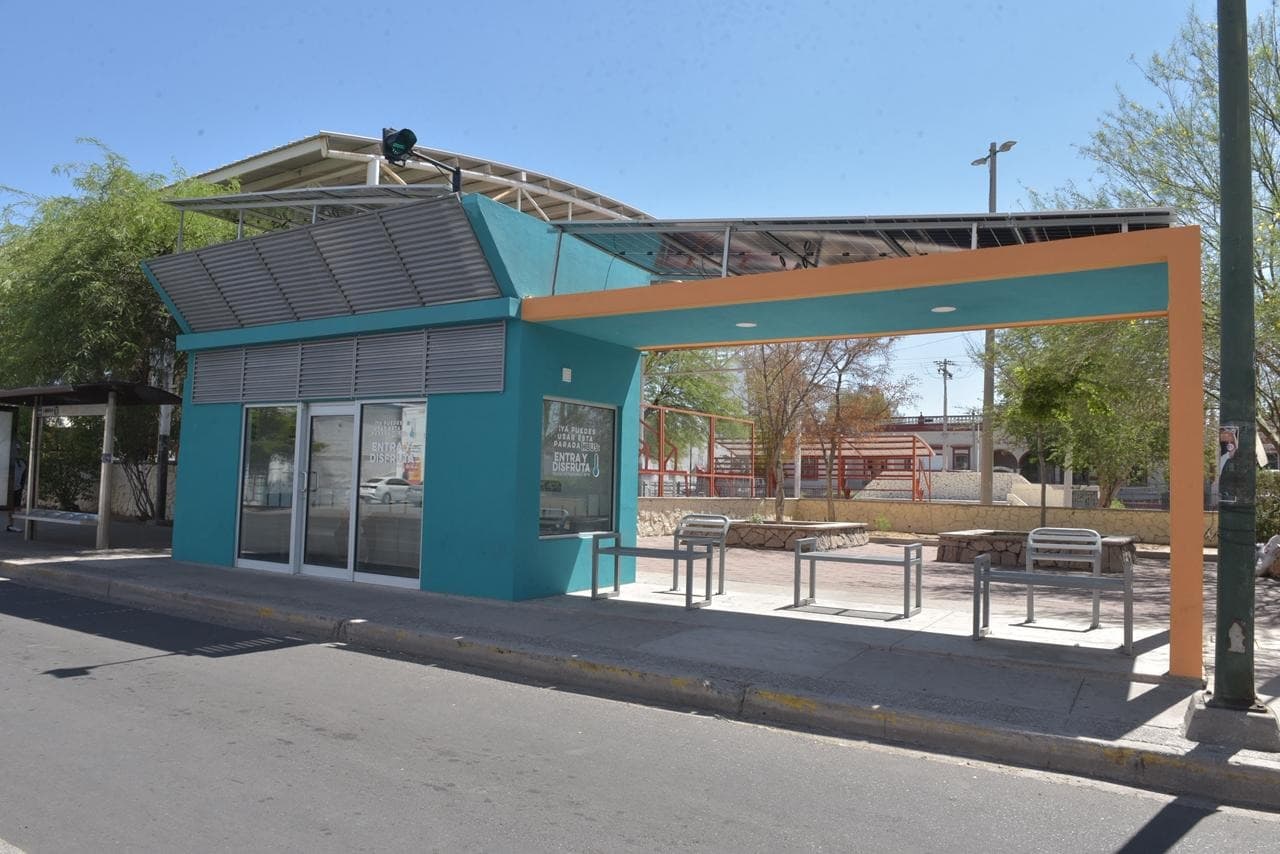 Aplican sanción administrativa por daños a parada de transporte de Gobierno Municipal