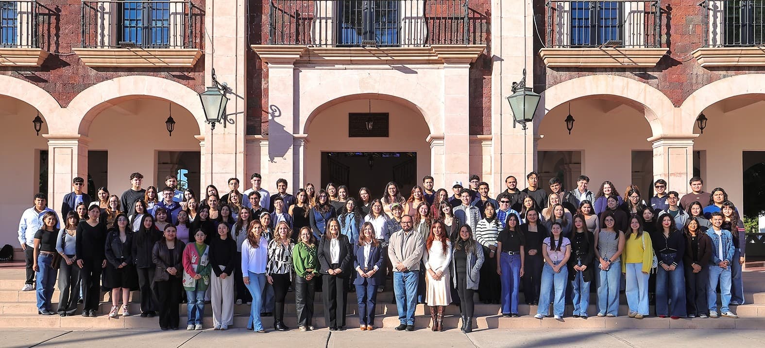 Unison da la despedida a 219 estudiantes de la generación 2026-1 de Movilidad Nacional e Internacional