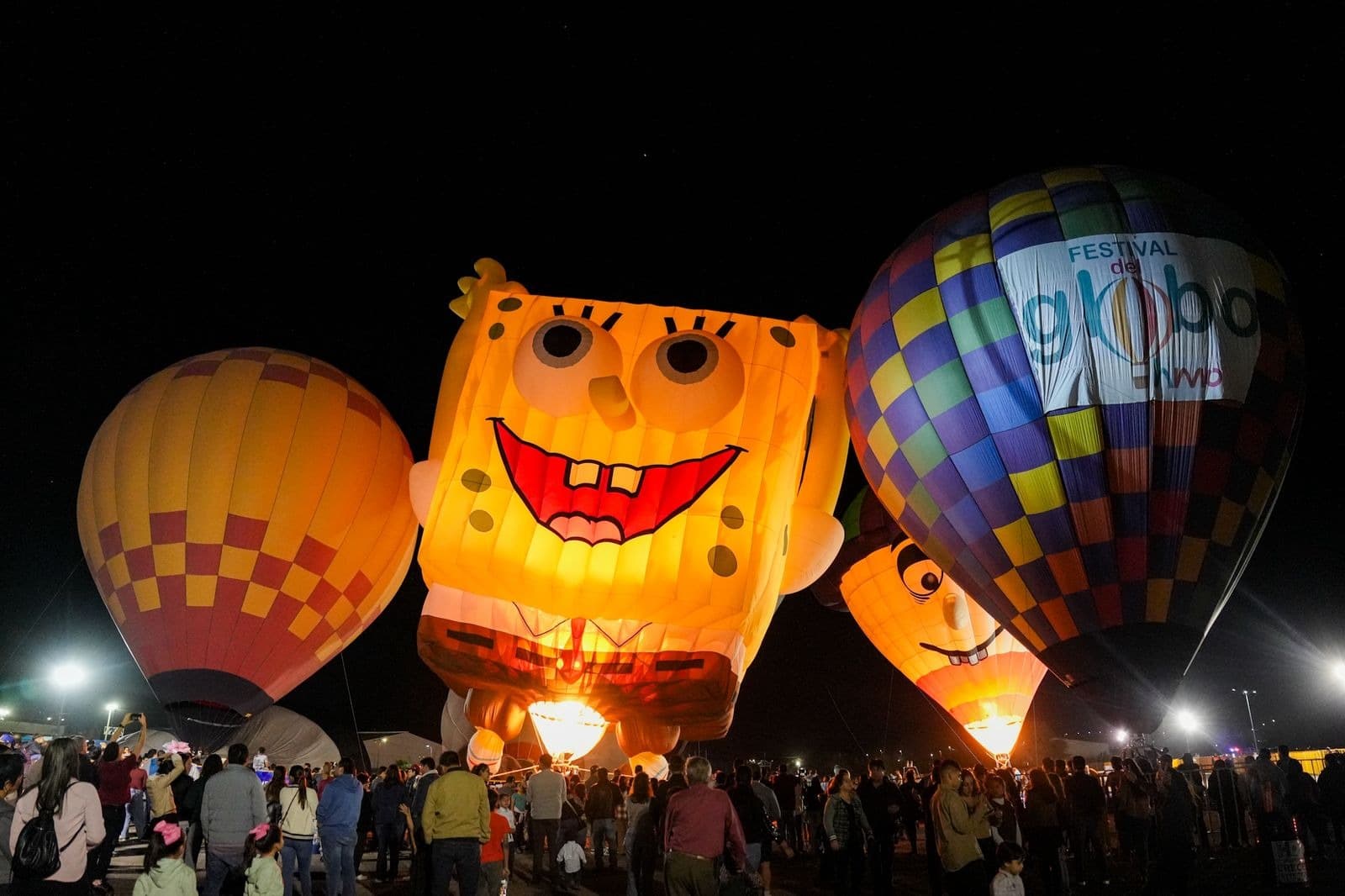 Con una colorida "Noche Mágica" inició el Cuarto Festival del Globo en Hermosillo