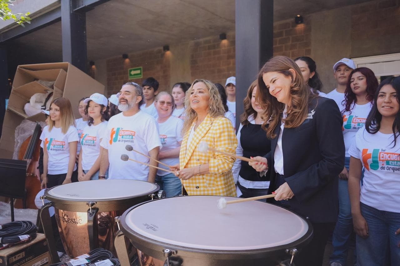 Atestigua Patty Ruibal entrega de instrumentos a Orquesta Infantil y Juvenil de DIF Hermosillo