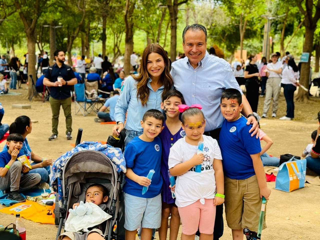 El alcalde Toño Astiazarán y su esposa Patty Ruibal viven junto a decenas de familias experiencia única en el Picnic por la Alegría y la Inclusión 2026
