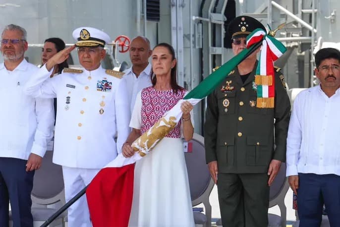 Son tiempos de definiciones y de defender la soberanía nacional, recalcó la presidenta Claudia Sheinbaum en el Día de la Marina