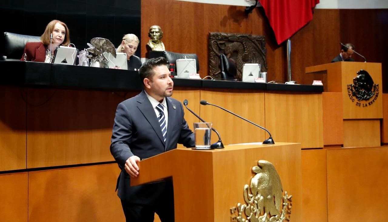 El senador Iván Jaimes votó a favor de que se propusiera a Lazzeri, de perfil financiero, como embajador ante EU, pero pidió explicar la estrategia