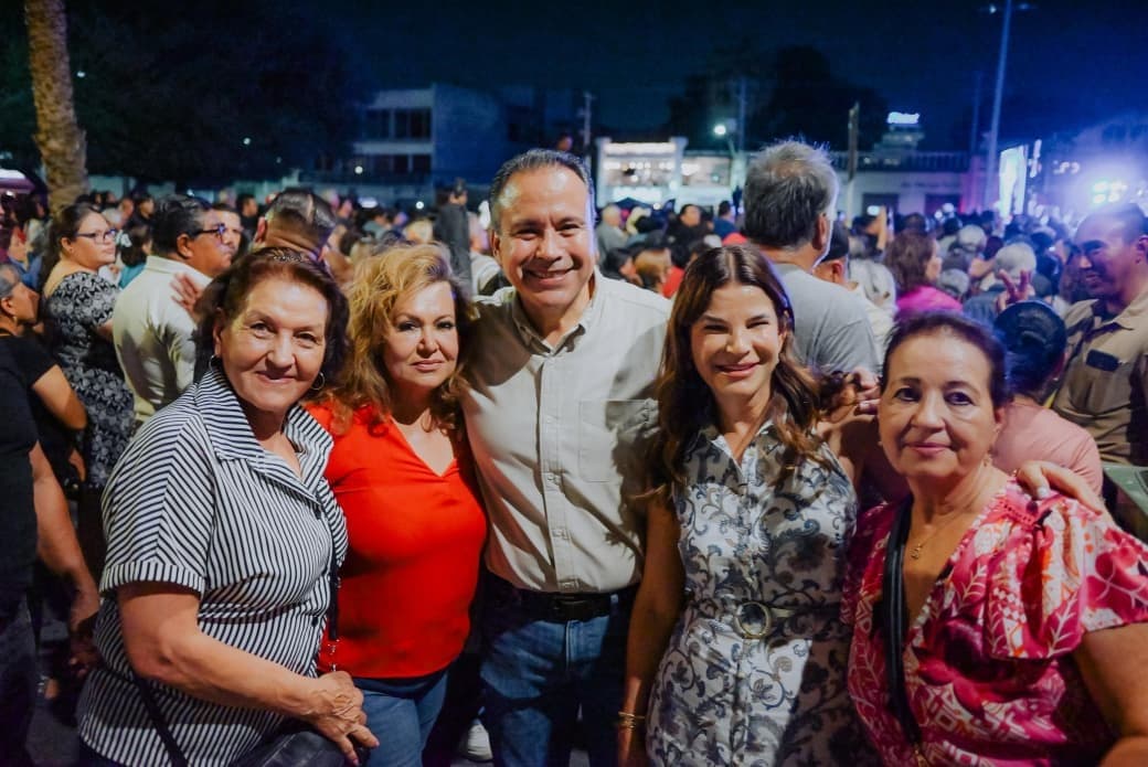 Patty Ruibal y Toño Astiazarán festejan a los adultos mayores con Los Apson; asisten más de 5 mil
