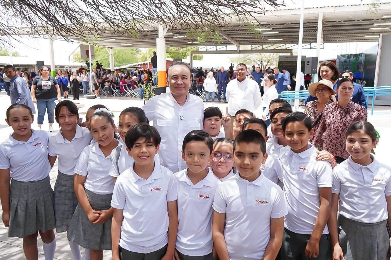 Inicia de manera exitosa ciclo escolar con entrega de uniformes y libros de texto gratuitos: Gobernador Alfonso Durazo