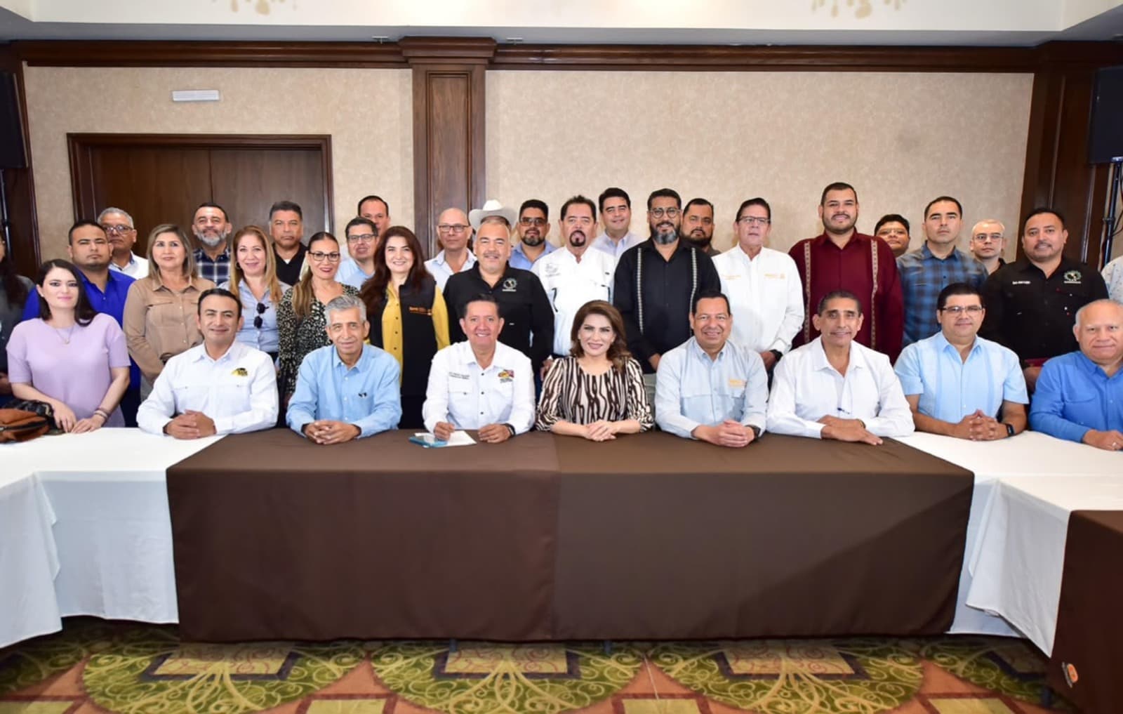 Lorenia Valles dialoga con el Consejo Sindical y Social de Sonora